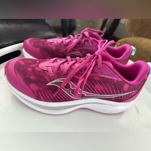 🆕 Saucony Girls Endorphin KDZ Running Shoes 💝 🏃♀️